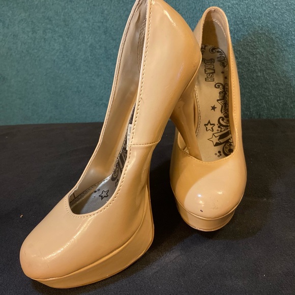 Tan Heels - Picture 4 of 6